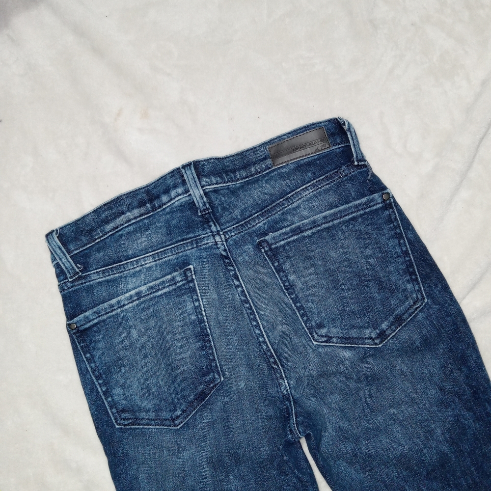 DKNY EUC Dark Denim Acid Wash Cropped Capri Jeans size 2 - Picture 3 of 10